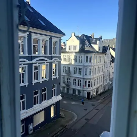 Pen Toppleilighet Midt I Sentrum شقة